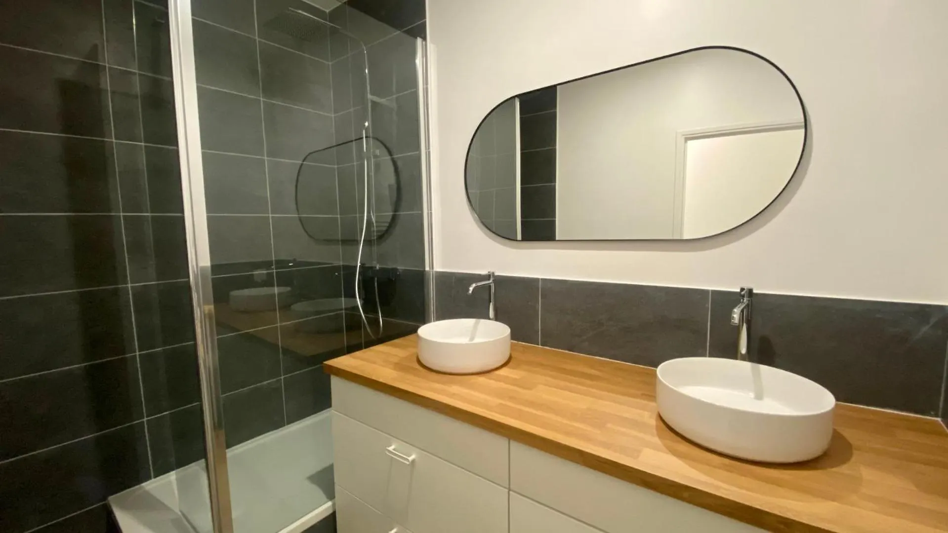 Spacious Flat Near Grands Boulevards 6p Appartement Parijs